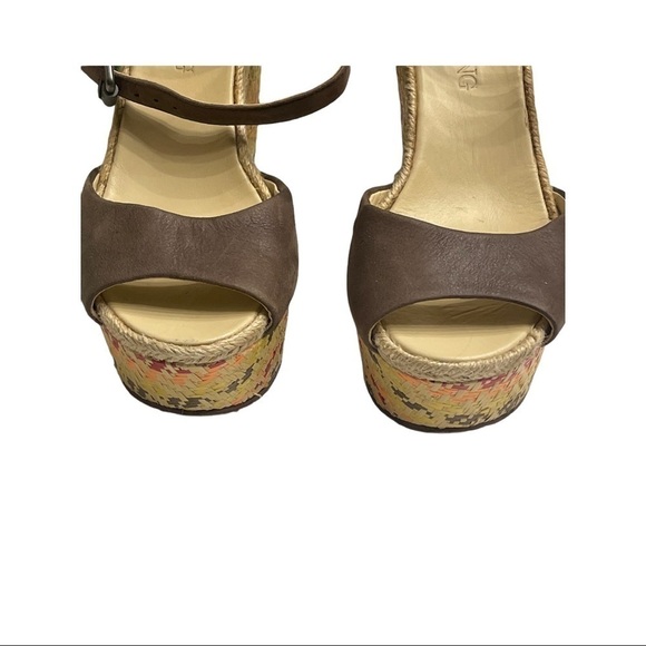 Vera WANG “straw” wedge strap sandals size 7.5 - Picture 5 of 6